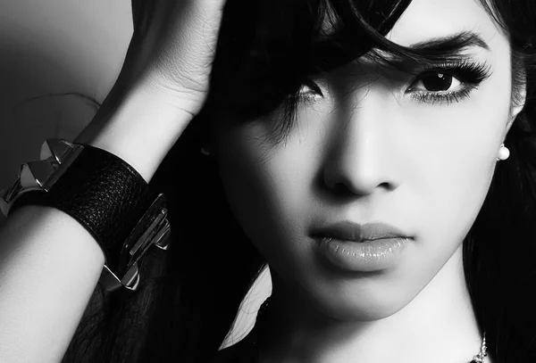 Mushukdagi yogoch tayoqning fotosurati