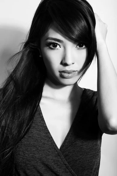 Portrait of beautiful young asian woman — Stock Photo, Image