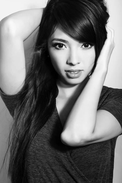Retrato de hermosa joven mujer asiática —  Fotos de Stock