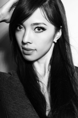 temiz ve kusursuz bir cilt ile güzel genç Asyalı kadın portresi