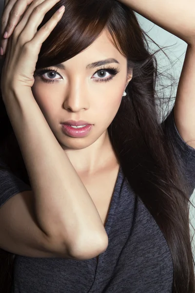 Potret wanita muda Asia yang cantik dengan kulit yang jernih dan sempurna — Stok Foto