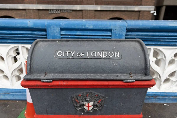 Detalle Una Inscripción City London Cubo Basura Metal —  Fotos de Stock