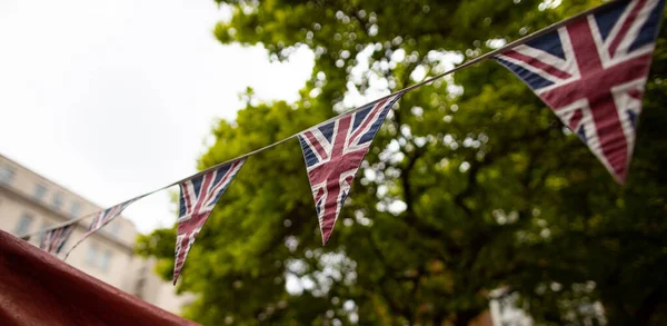 Треугольные Флаги Великобритании Висящие Линии — стоковое фото