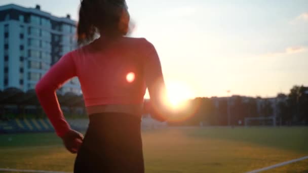 Retrato Una Chica Fuerte Ropa Deportiva Corriendo Estadio Hermosa Chica — Vídeos de Stock