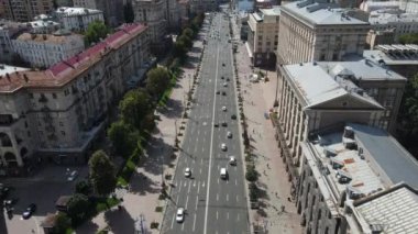 Central Caddesi. İnsansız hava aracının görüntüsü. Arka planda bütün şehir görünüyor.
