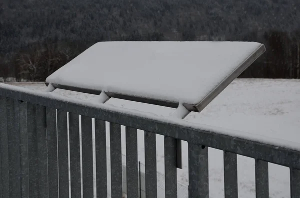 Construção Deck Observação Escada Coberta Neve Cinza Com Alta Resistência — Fotografia de Stock