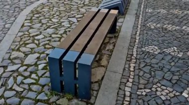 Tipik Prag kaldırımı, tarihi kaldırımlar. Yüzey, sözde Prag mozaiğinden oluşuyor. Koyu renk, açık renk küpler, 70 cm 'lik kare boyutlar. tarihsel rezerv merkezde, üçgen