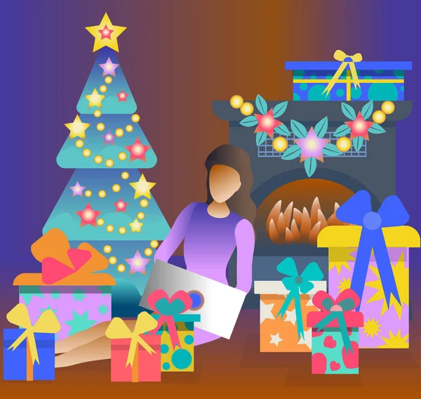 女孩坐在圣诞树和壁炉旁边的一间房间里 周围都是礼物 一个年轻的女人在笔记本电脑上交流 以卡通风格描绘新年矢量 明亮的圣诞礼物 — 图库矢量图片
