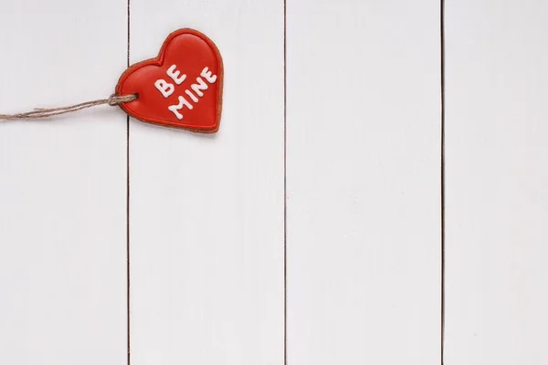 Galleta en forma de corazón aislada sobre fondo blanco para San Valentín —  Fotos de Stock