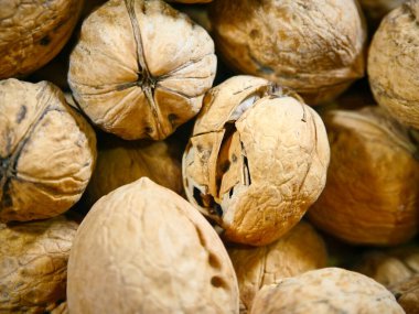 ceviz ve kırık ceviz yakın çekim