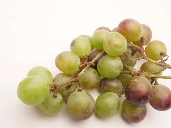 食品摄影 绿色葡萄 白色背景 — 图库照片