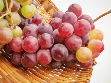 Taze meyve, kırmızı üzüm, gurme fotoğrafçılık, yakın çekim.