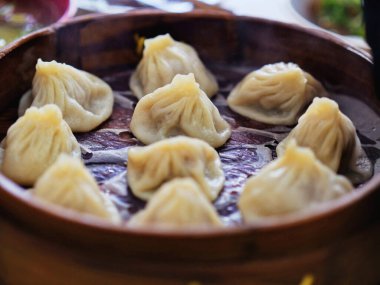 Şangay Xiaolongbao, çorbalı börek, buharlı tencereye yakın çekim.