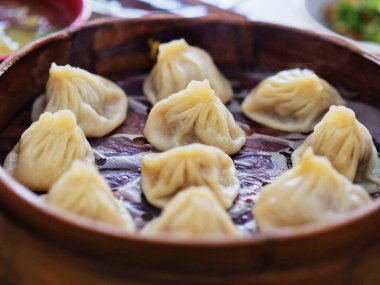 Şangay Xiaolongbao, çorbalı börek, buharlı tencereye yakın çekim.