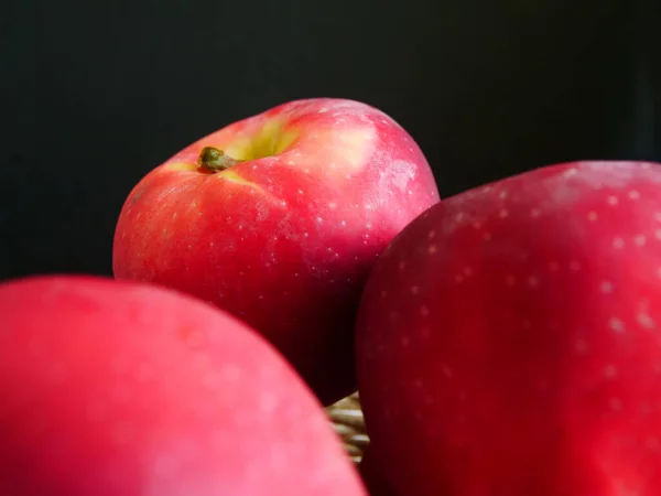 Pomme Rouge Nutritive Juteuse Gros Plan Sur Les Fruits — Photo