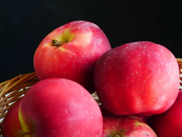 Pomme Rouge Nutritive Juteuse Gros Plan Sur Les Fruits — Photo