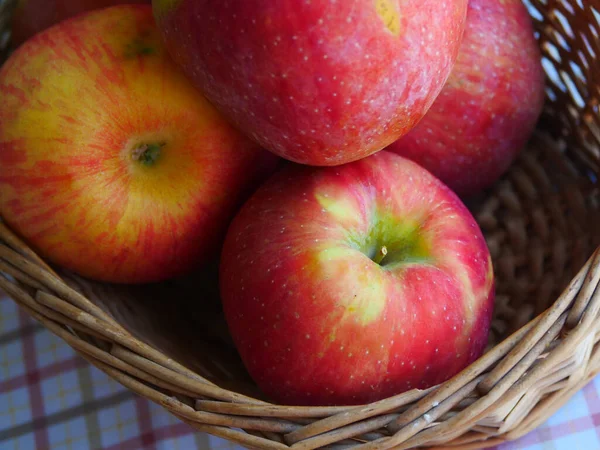 Pomme Rouge Nutritive Juteuse Gros Plan Sur Les Fruits — Photo