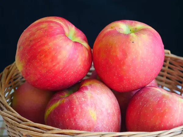 Nutriční Šťavnaté Červené Jablko Ovoce Zblízka — Stock fotografie