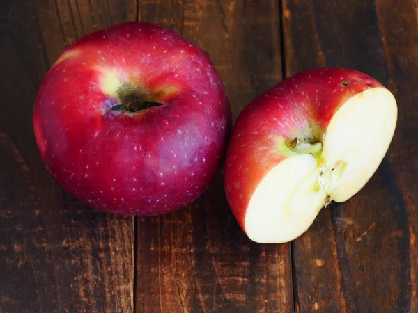 Pomme Rouge Fruit Gros Plan Coupé Deux Noyau Pomme — Photo