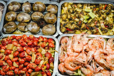 Kızarmış salyangozlar, mutfak atıştırmalıkları.