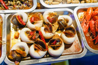 Kızarmış küçük kabuklar, mutfak deniz ürünleri.