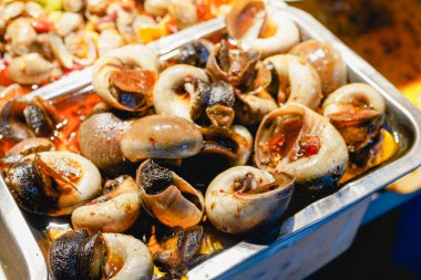 Kızarmış küçük kabuklar, mutfak deniz ürünleri.