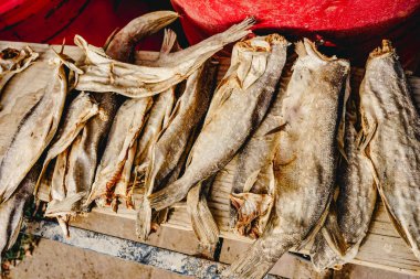 Balık depolama yöntemi, kurutulmuş tuzlanmış balık.
