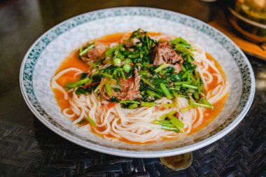 Güvercin etli spagetti, iştah açıcı makarna.