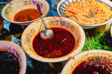 Bir tabak dolusu gurme pişmiş nohut.