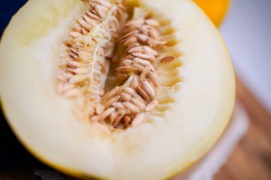 Meyve kavunu, yakın çekim, stüdyo fotoğrafı.