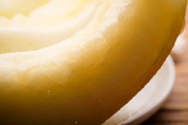 Meyve kavunu, yakın çekim, stüdyo fotoğrafı.