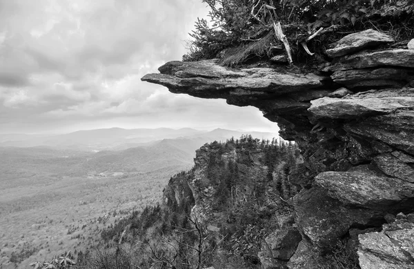 Black and white of a rocky weathered cliff jutting out from an Appalachian peak at Grandfather Mountain — Stock Photo, Image