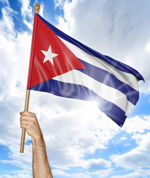 Людини рука тримає Кубинський Національний прапор і розмахуючи нею в небо, частина 3d-рендерінг — стокове фото