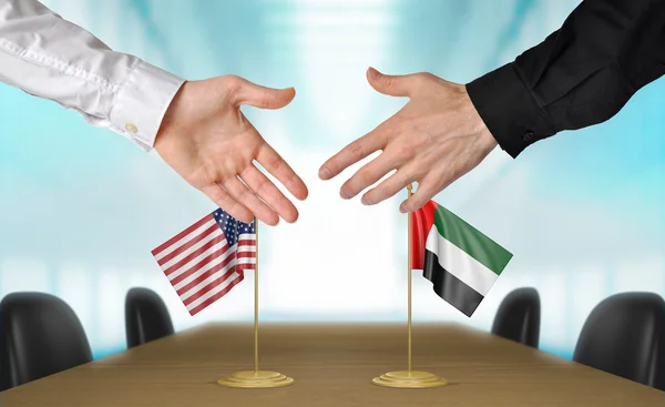 Дипломаты США и ОАЭ пожимают друг другу руки, чтобы договориться о сделке, часть 3D рендеринга — стоковое фото