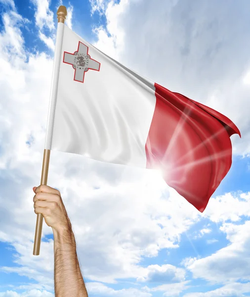 Person hält die malta-Nationalflagge in der Hand und schwenkt sie in den Himmel, 3D-Darstellung — Stockfoto