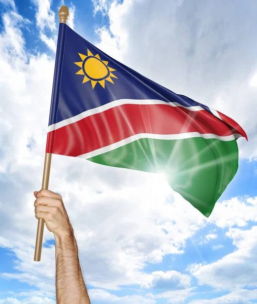 나미비아의 국기를 들고와 하늘, 3d 렌더링에에서 그것을 흔드는 사람의 손 — 스톡 사진