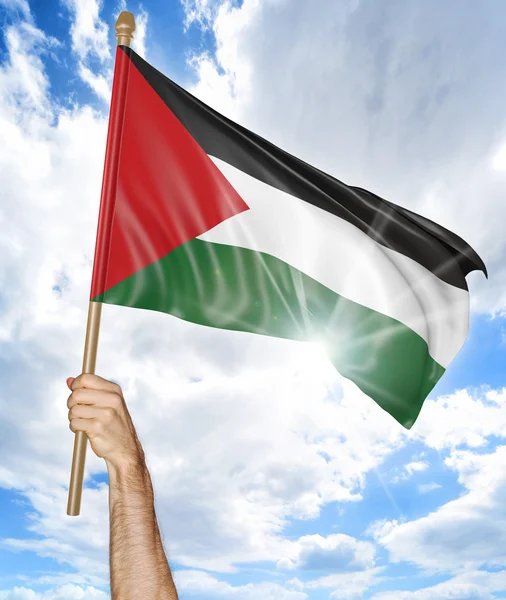 Рука человека, держащая палестинский национальный флаг и размахивая им в небе, 3D рендеринг — стоковое фото