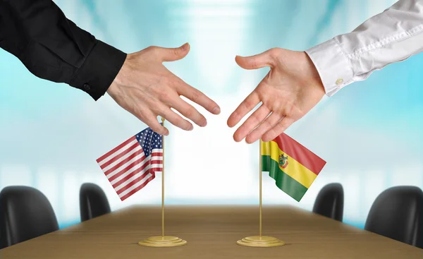 United States and Bolivia diplomats shaking hands to agree deal, part 3D rendering — Stock Photo, Image