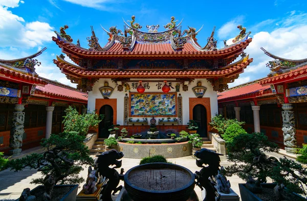 Güzel Çin mimarisi Huwei Chifa Matsu tapınağın Yunlin County, Tayvan — Stok fotoğraf