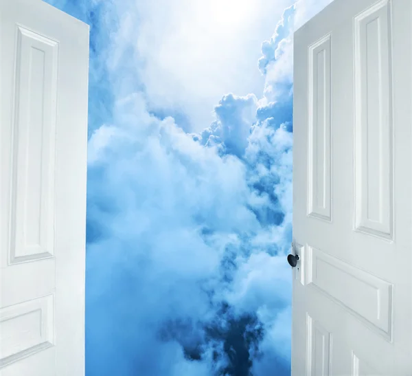 White doors opening to dreams and success — Stock Photo, Image