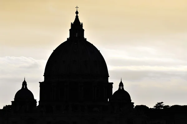 Saint Peter's Basilica dome in Vatican City, Rome — Stock Photo, Image