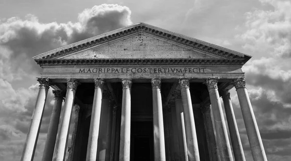 Classical view of the Roman Pantheon in Rome, Italy — Stock Photo, Image