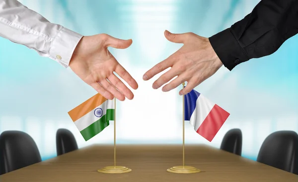 Diplomatici di India e Francia concordano un accordo — Foto Stock