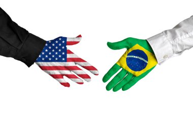 Bir anlaşma üzerinde anlaşmaya tokalaşırken Amerikan ve Brezilya liderleri