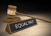 Soud právní koncept stejné odměny za stejnou práci pro ženy a menšiny