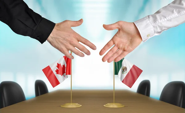 Diplomáticos de Canadá y México acuerdan un acuerdo —  Fotos de Stock