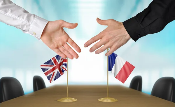 Diplomaten des Vereinigten Königreichs und Frankreichs einigen sich auf ein Abkommen — Stockfoto