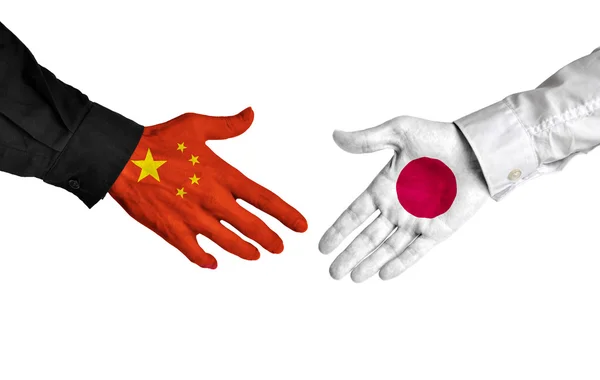 Китай і Японія лідерів рукостискань угода угода — стокове фото