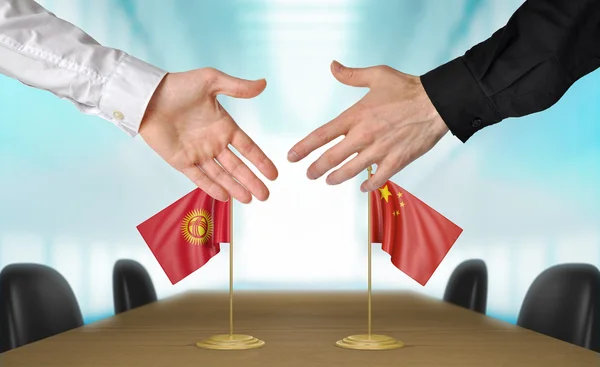 Kirgizië en China diplomaten overeenstemming te bereiken over een deal — Stockfoto