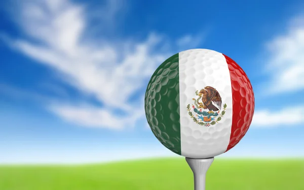 Pelota de golf con colores de bandera de México sentado en una camiseta — Foto de Stock